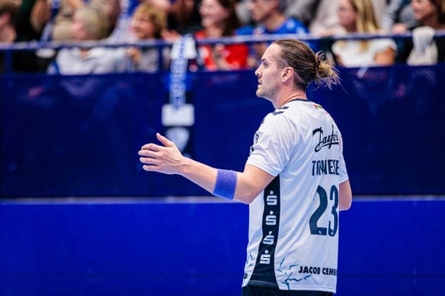 Kent Robin Toennesen (SG Flensburg-Handewitt, 23) aergert sich regt sich auf GER, TBV Lemgo Lippe vs. SG Flensburg-Handewitt, Handball, 1. Bundesliga, 15. Spieltag, Spielzeit 2025 2026, 04.12.2025 GER, TBV Lemgo Lippe vs. SG Flensburg-Handewitt, Handball, 1. Bundesliga, 15. Spieltag, Spielzeit 2025 2026, 04.12.2025 Lemgo Copyright: xEibner-Pressefoto JanxRollingerx EP_JSK