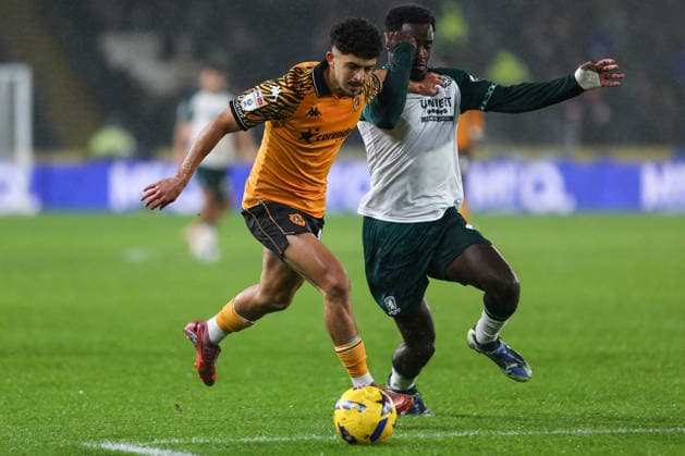 Hull City v Middlesbrough - Sky Bet Championship Mohamed Belloumi of Hull City and Alex Bangura of Middlesbrough are in action during the Sky Bet Championship match between Hull City and Middlesbrough at the MKM Stadium in Kingston upon Hull, on December 5, 2025. Kingston upon Hull East Yorkshire United Kingdom  Copyright: xMIxNewsx originalFilename:fletcher-hullcity251205_npVb6