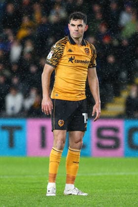 Hull City v Middlesbrough - Sky Bet Championship John Egan of Hull City plays during the Sky Bet Championship match between Hull City and Middlesbrough at the MKM Stadium in Kingston upon Hull, England, on December 5, 2025. Kingston upon Hull East Yorkshire United Kingdom  Copyright: xMIxNewsx originalFilename:fletcher-hullcity251205_np0VM