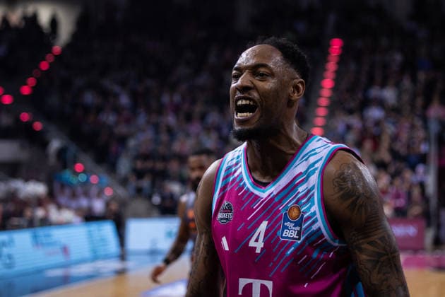 easyCredit Basketball Bundesliga, Telekom Baskets Bonn vs. Niners.Chemnitz, 06.12.2025 Jeff Garrett Jr. (Telekom Baskets Bonn 4) jubelt -- easyCredit Basketball Bundesliga, Telekom Baskets Bonn vs. Niners.Chemnitz, 06.12.2025, Telekom Dome Bonn Copyright: xBEAUTIFULxSPORTS Derixx