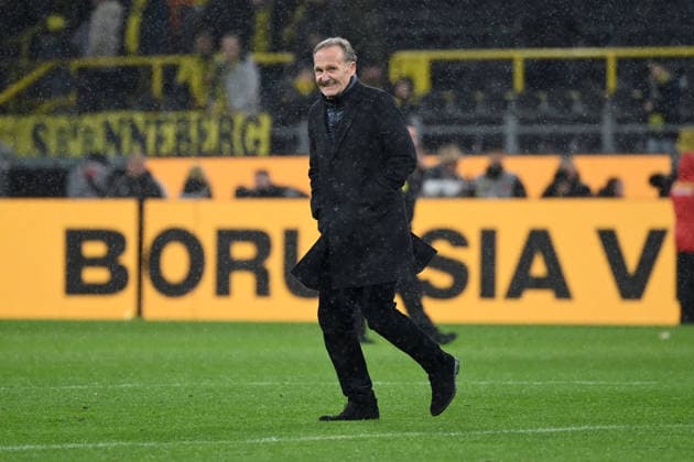 Hans-Joachim Watzke (Präsident Borussia Dortmund), Hans Joachim Watzke freut sich über den Sieg und läuft über das Spielfeld 07.12.2025, Fussball 1. Bundesliga, Saison 2025 2026, 13. Spieltag, Borussia Dortmund - TSG Hoffenheim 2:0 DFL regulations prohibit any use of photographs as image sequences and or quasi-video Dortmund Signal Iduna Park Nordrhein Westfalen Deutschland