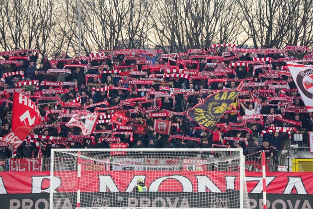 I tifosi dell AC Monza durante la partita tra Monza e Sud Tirol del Campionato italiano di calcio Serie BKT 2025 2026 , Lunedi 8 Dicembre 2025, - calcio ( Photo by Alessio Morgese LaPresse)  Copyright: xAlessioxMorgesex LaPressex