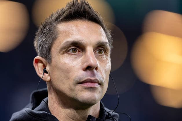 Hamburg, 3. Dezember 2025 - Fußball, DFB-Pokal 2025 26, Hamburger SV - Holstein Kiel: Marcel Rapp (Holstein Kiel, Trainer) DFL REGULATIONS PROHIBIT ANY USE OF PHOTOGRAPHS AS IMAGE SEQUENCES AND OR QUASI-VIDEO.