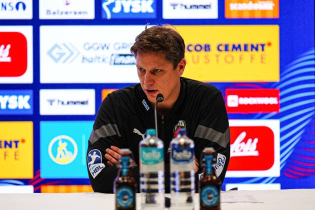 Nicolej Krickau (Fuechse Berlin, Trainer) GER, SG Flensburg-Handewitt vs. Fuechse Berlin, Handball, Bundesliga, Spieltag 16, Saison 2026 2026, 11.12.2025 GER, SG Flensburg-Handewitt vs. Fuechse Berlin, Handball, Bundesliga, Spieltag 16, Saison 2026 2026, 11.12.2025 Flensburg Copyright: xEibner-Pressefoto MarcelxvonxFehrnx EP_MFN