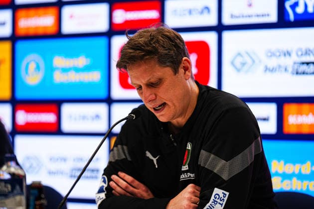 Nicolej Krickau (Fuechse Berlin, Trainer) GER, SG Flensburg-Handewitt vs. Fuechse Berlin, Handball, Bundesliga, Spieltag 16, Saison 2026 2026, 11.12.2025 GER, SG Flensburg-Handewitt vs. Fuechse Berlin, Handball, Bundesliga, Spieltag 16, Saison 2026 2026, 11.12.2025 Flensburg Copyright: xEibner-Pressefoto MarcelxvonxFehrnx EP_MFN