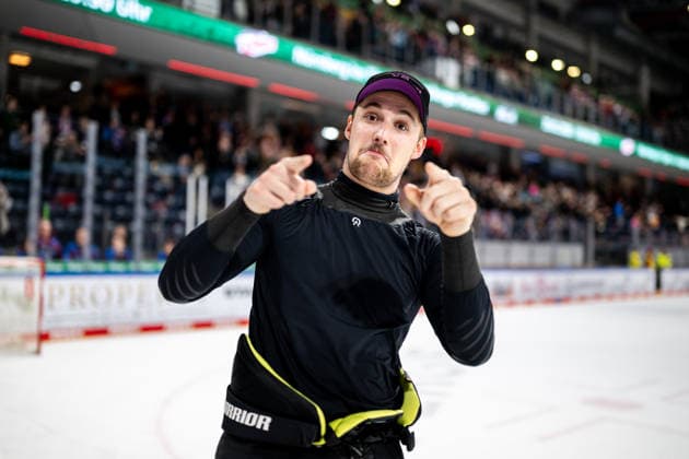 12.12.2025 - Eishockey - Saison 2025 2026 - Penny DEL - Nürnberg Ice Tigers Icetigers - Löwen Frankfurt - ThHa - xthxhax - Justus Böttner Boettner (9, Nürnberg Ice Tigers, NIT ) Jubel, Freude
