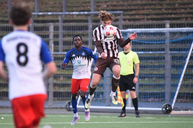 Fußball I Herren I Saison 2025 2026 I Regionalliga Nord I 16. Spieltag I Hamburger SV II U21, U 21 - FC St. Pauli II (U23) I 13.12.2025 Erik Ahlstrand ( 21, FCSP) (Nur zur redaktionellen Nutzung.) Hamburg Stadion Hoheluft, Lokstedter Steindamm 87 Hamburg Deutschland Copyright: xLobeca RobertoxSeidelx