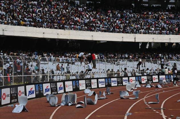 KOLKATA, INDIA - DECEMBER 13: Angry fans vandalise banners, throw bottles, ripped up seats and threw them on the pitch after Argentina football star Lionel Messi s early departure from the Salt Lake Stadium during his India Tour, on December 13, 2025 in Kolkata, India. Football fans were angry that, despite buying tickets at steep prices, they were not even able to catch a glimpse of their favourite star. Lionel Messi is on his G.O.A.T. India tour 2025, and he arrived in Kolkata in the early hours of Saturday (December 13, 2025). (Photo by Samir Jana Hindustan Times ) Argentina Football Star Lionel Messi Visits Kolkata: Upset Fans Vandalise Salt Lake Stadium