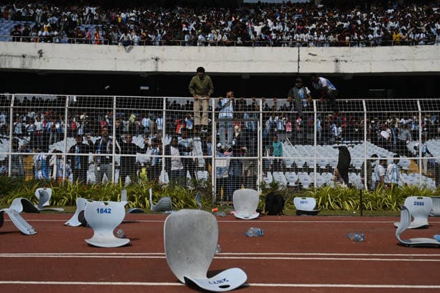 KOLKATA, INDIA - DECEMBER 13: Angry fans vandalise banners, throw bottles, ripped up seats and threw them on the pitch after Argentina football star Lionel Messi s early departure from the Salt Lake Stadium during his India Tour, on December 13, 2025 in Kolkata, India. Football fans were angry that, despite buying tickets at steep prices, they were not even able to catch a glimpse of their favourite star. Lionel Messi is on his G.O.A.T. India tour 2025, and he arrived in Kolkata in the early hours of Saturday (December 13, 2025). (Photo by Samir Jana Hindustan Times ) Argentina Football Star Lionel Messi Visits Kolkata: Upset Fans Vandalise Salt Lake Stadium