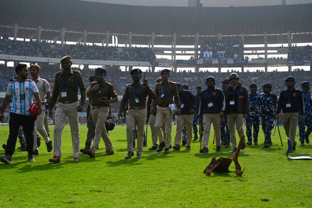 KOLKATA, INDIA - DECEMBER 13: Angry fans vandalise banners, throw bottles, ripped up seats and threw them on the pitch after Argentina football star Lionel Messi s early departure from the Salt Lake Stadium during his India Tour, on December 13, 2025 in Kolkata, India. Football fans were angry that, despite buying tickets at steep prices, they were not even able to catch a glimpse of their favourite star. Lionel Messi is on his G.O.A.T. India tour 2025, and he arrived in Kolkata in the early hours of Saturday (December 13, 2025). (Photo by Samir Jana Hindustan Times ) Argentina Football Star Lionel Messi Visits Kolkata: Upset Fans Vandalise Salt Lake Stadium