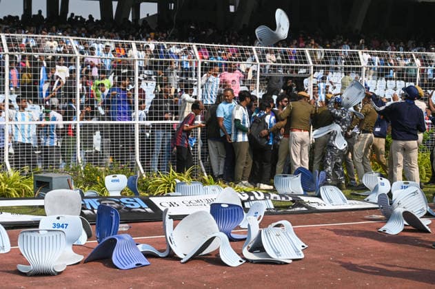 KOLKATA, INDIA - DECEMBER 13: Angry fans vandalise banners, throw bottles, ripped up seats and threw them on the pitch after Argentina football star Lionel Messi s early departure from the Salt Lake Stadium during his India Tour, on December 13, 2025 in Kolkata, India. Football fans were angry that, despite buying tickets at steep prices, they were not even able to catch a glimpse of their favourite star. Lionel Messi is on his G.O.A.T. India tour 2025, and he arrived in Kolkata in the early hours of Saturday (December 13, 2025). (Photo by Samir Jana Hindustan Times ) Argentina Football Star Lionel Messi Visits Kolkata: Upset Fans Vandalise Salt Lake Stadium