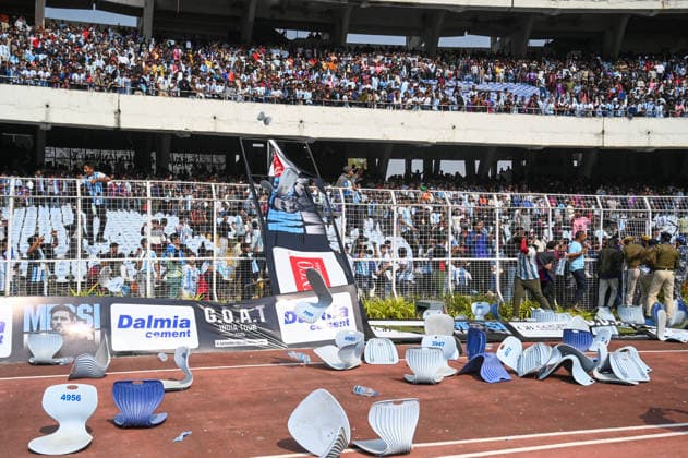 KOLKATA, INDIA - DECEMBER 13: Angry fans vandalise banners, throw bottles, ripped up seats and threw them on the pitch after Argentina football star Lionel Messi s early departure from the Salt Lake Stadium during his India Tour, on December 13, 2025 in Kolkata, India. Football fans were angry that, despite buying tickets at steep prices, they were not even able to catch a glimpse of their favourite star. Lionel Messi is on his G.O.A.T. India tour 2025, and he arrived in Kolkata in the early hours of Saturday (December 13, 2025). (Photo by Samir Jana Hindustan Times ) Argentina Football Star Lionel Messi Visits Kolkata: Upset Fans Vandalise Salt Lake Stadium
