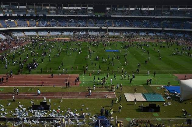 KOLKATA, INDIA - DECEMBER 13: Angry fans vandalise banners, throw bottles, ripped up seats and threw them on the pitch after Argentina football star Lionel Messi s early departure from the Salt Lake Stadium during his India Tour, on December 13, 2025 in Kolkata, India. Football fans were angry that, despite buying tickets at steep prices, they were not even able to catch a glimpse of their favourite star. Lionel Messi is on his G.O.A.T. India tour 2025, and he arrived in Kolkata in the early hours of Saturday (December 13, 2025). (Photo by Samir Jana Hindustan Times ) Argentina Football Star Lionel Messi Visits Kolkata: Upset Fans Vandalise Salt Lake Stadium