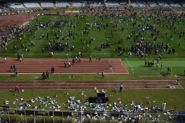 KOLKATA, INDIA - DECEMBER 13: Angry fans vandalise banners, throw bottles, ripped up seats and threw them on the pitch after Argentina football star Lionel Messi s early departure from the Salt Lake Stadium during his India Tour, on December 13, 2025 in Kolkata, India. Football fans were angry that, despite buying tickets at steep prices, they were not even able to catch a glimpse of their favourite star. Lionel Messi is on his G.O.A.T. India tour 2025, and he arrived in Kolkata in the early hours of Saturday (December 13, 2025). (Photo by Samir Jana Hindustan Times ) Argentina Football Star Lionel Messi Visits Kolkata: Upset Fans Vandalise Salt Lake Stadium