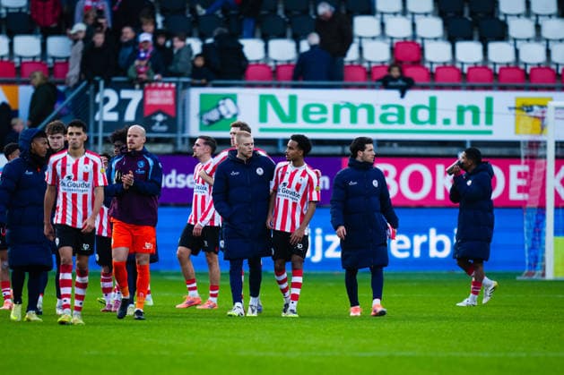 Eredivisie: Sparta Rotterdam v sc Heerenveen Rotterdam - Tijs Velthuis of Sparta Rotterdam, Marvin Young of Sparta Rotterdam during the sixteenth round of the 2025 2026 Eredivisie season. The match is set between Sparta Rotterdam and sc Heerenveen at Het Kasteel on 14 December 2025 in Rotterdam, The Netherlands. (VK Sportphoto Danny de Groot) Copyright: xDannyxdexGrootx
