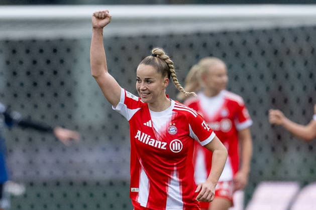 Jubelfaust bei Giulia Gwinn (FC Bayern Muenchen Frauen, 07) nach ihrem Tor zum 1:0 GER, FC Bayern Muenchen Frauen vs. Hamburger SV, Fussball, Google Pixel Frauen-Bundesliga, 13. Spieltag, Saison 2025 2026, 14.12.2025. (DFL DFB REGULATIONS PROHIBIT ANY USE OF PHOTOGRAPHS as IMAGE SEQUENCES and or QUASI-VIDEO). GER, FC Bayern Muenchen Frauen vs. Hamburger SV, Fussball, Google Pixel Frauen-Bundesliga, 13. Spieltag, Saison 2025 2026, 14.12.2025. Muenchen Copyright: xEibner-Pressefoto HeikexFeinerx EP_HFR