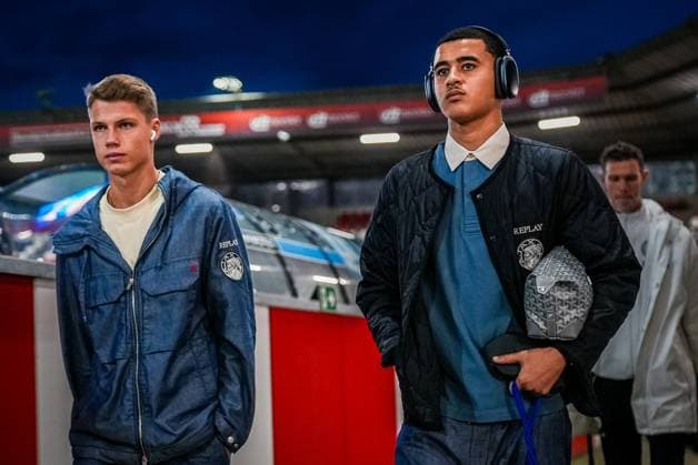 ROTTERDAM , 17-12-2025 , Sparta stadium ˜Het Kasteel™ , season 2025 2026 , Dutch KNVB Beker football , match between Excelsior Maasluis and Ajax , picture shows Ajax player Abdellah Ouazane and Ajax player Sean Steur Excelsior Maassluis - Ajax (cup)  x200242156x Copyright: