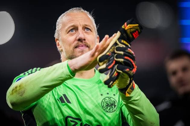 ROTTERDAM , 17-12-2025 , Sparta stadium ˜Het Kasteel™ , season 2025 2026 , Dutch KNVB Beker football , match between Excelsior Maasluis and Ajax , picture shows Ajax goalkeeper Remko Pasveer Excelsior Maassluis - Ajax (cup)  x200249539x Copyright: