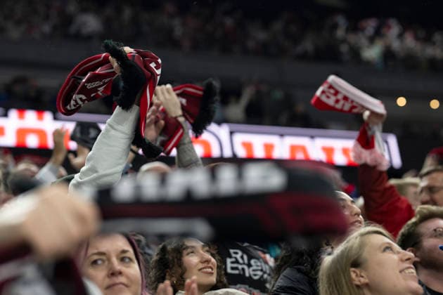 PENNY DEL; Kölner Haie - Grizzly Wolfsburg; Köln, 18.12.2025 Fans; PENNY DEL; Kölner Haie - Grizzly Wolfsburg am 18.12.2025 in der Lanxess Arena in Köln (Deutschland). Copyright: xBEAUTIFULxSPORTS AndreasxDickx