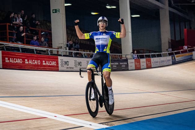 ESCH Raul: DM Omnium 2025 - Frankfurt Oder ESCH Raul ( GER ) RSC Waltershausen- Gotha Querformat - quer - horizontal - Landscape - Event Veranstaltung: DM Omnium 2025 - Deutsche Meisterschaft - Category Kategorie: Cycling - Track cycling, Rad, Radsport, Bahnrad, Bahn National Championship Omnium - Men U19 Juniors - Location Ort: Europe Germany - Brandenburg - Märkisch Oderland - Frankfurt Oder - Oderlandhalle - Discipline: Omnium Elimination Race 3. Race - Date Datum: 20.12.2025 Saturday Day 2 -