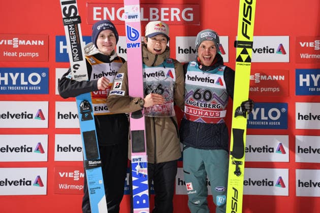 21 12 2025, Engelberg, Titlis-Schanze , Ski jumping, Skispringen, Ski, nordisch World Cup in Engelberg, Podium Men 66 KOBAYASHI Ryoyu (JPN) 1st 67 PREVC Domen (SLO) (yellow Jersy) 60 HOFFMANN Felix (GER) Engelberg Titlis-Schanze Obwalden Switzerland Copyright: xJustPictures.ch PascalxvonxBürenx jp-en-PaVoB-A7V09725-1