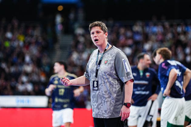 Nicolej Krickau (Fuechse Berlin, Trainer) GER, Handball Verein Hamburg vs. Fuechse Berlin, Handball, 1. Bundesliga, Spieltag 24, Saison 2025 2026, 23.12.2025 GER, Handball Sport Verein Hamburg vs. Fuechse Berlin, Handball, 1. Bundesliga, Spieltag 24, Saison 2025 2026, 23.12.2025 Hamburg Copyright: xEibner-Pressefoto MarcelxvonxFehrnx EP_MFN
