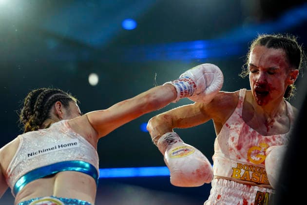 Sport Themen der Woche KW52 Schweiz: Boxing Day 2025 - Kursaal Arena, Bern: Gabriela Timar (Schweiz) kämpft gegen Marina Loreto (Japan) Bern Kursaal Arena Bern Schweiz Copyright: xKjetilxWaberx