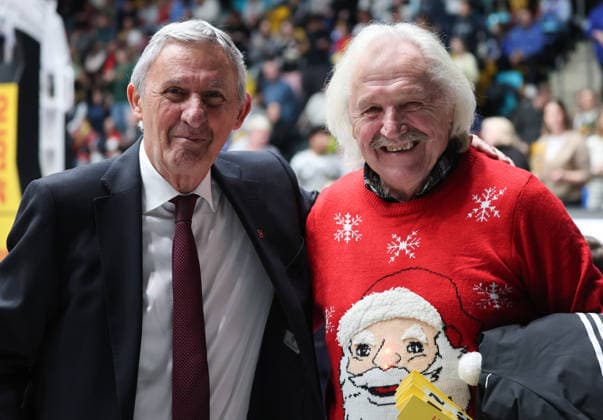 Sport Themen der Woche KW52 Die hessisch-serbische Trainer-Legende Dragslav Stepanovic mit Bayerns Coach Svetislav Pesic GER, Frankfurt Skyliners vs. FC Bayern Muenchen, Basketball-Bundesliga, easyCredit BBL, 12. Spieltag, Saison 2025-26, 26.12.2025, GER, Frankfurt Skyliners vs. FC Bayern Muenchen, Basketball-Bundesliga, easyCredit BBL, 12. Spieltag, Saison 2025-26, 26.12.2025, Koeln Copyright: xEibner-Pressefoto JoergxNiebergax EP_JNL
