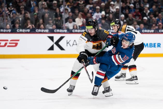 Sport Themen der Woche KW52 251226 Fabio Kose of Germany and Will Zellers of USA during the 2026 IIHF World Junior Championship game between Germany and USA on December 26, 2025 in Saint Paul. Photo: Joel Marklund BILDBYRAN kod JM JM0761 bbeng ishockey Ice hockey, Eishockey jvm junior-vm u20 2026 iihf world junior championship world juniors tyskland germany usa united statestyskland germany Copyright: JOELxMARKLUND BB251226JM089
