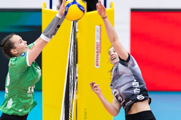 Sport Themen der Woche KW52 1. Volleyball Bundesliga Frauen: Schwarz-Weiss Erfurt vs. USC Münster; Erfurt; 27.12.2025 Amelie Strothoff ( 10; USC Münster) gegen Emilie Respaut ( 5; Schwarz-Weiss Erfurt) 1. Volleyball Bundesliga Frauen: Schwarz-Weiss Erfurt vs. USC Münster; Riethsporthalle Erfurt; 27.12.2025 Copyright: xBEAUTIFULxSPORTS Duehringx