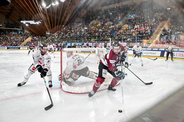 DAVOS, SWITZERLAND - DECEMBER 29: Adam Raska of Sparta Praha R) in action against Nikolas Brouillard of Team Canada L) during the Spengler Cup Davos match between HC Sparta Praha v Team Canada at Zondacrypto-Arena on December 29, 2025 in Davos, Switzerland. Davos Graubunden Switzerland Copyright: xJustPictures.ch AndreaxBrancax jp-en-EuSpIm-AB_29122025_DSC_0171
