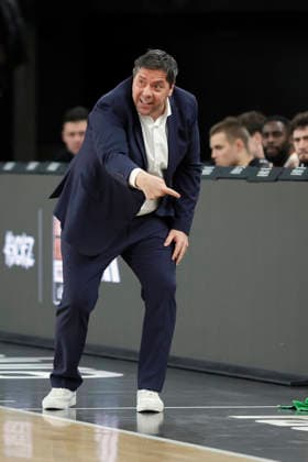Im Bild: Head-Coach Sasa Filipovski (Wuerzburg Baskets) mit Anweisungen 29.12.2025, ratiopharm Ulm - Fitness First Wuerzburg Baskets, easyCredit BBL, 13. Spieltag, Deutschland, Ulm, ratiopharm Arena, Copyright: HMBxMedia xJulienxBecker