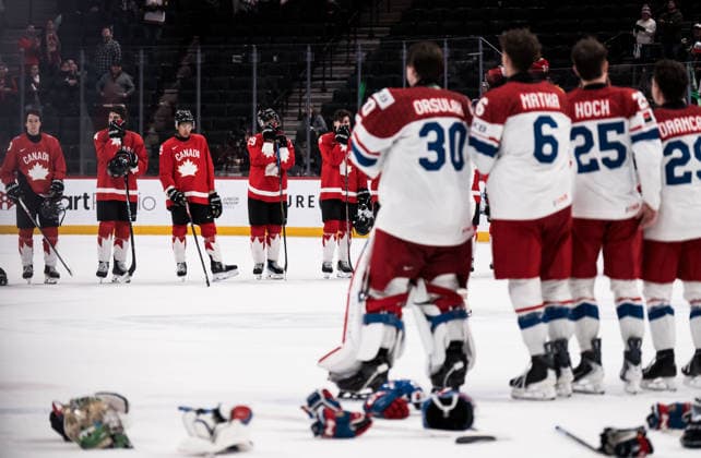 260104 Players of Canada look dejected after the 2026 IIHF World Junior Championship semifinal game between Canada and Czech Republic on January 4, 2026 in Saint Paul. Photo: Joel Marklund BILDBYRAN kod JM JM0772 bbeng ishockey Ice hockey, Eishockey jvm junior-vm u20 2026 iihf world junior championship world juniors semifinal canada kanada tjeckien czech republic czechiadepp Copyright: JOELxMARKLUND BB260104JM143
