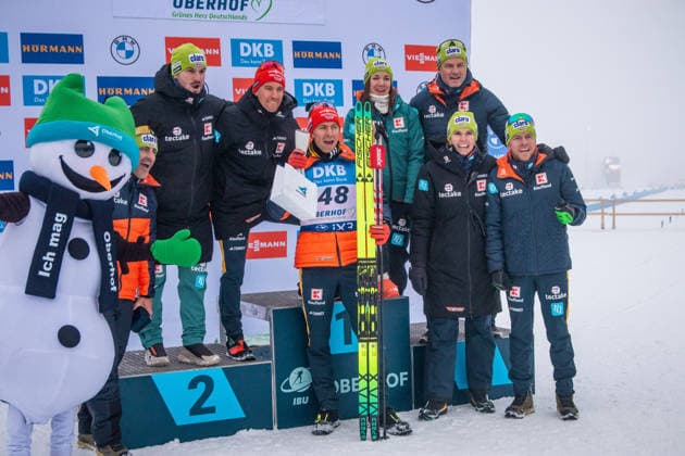 08.01.2026 BMW IBU World Cup Sprint Männer Deutschland, Oberhof, 08.01.2026, Biathlon, Weltcup, Sprint Männer: Jubelbild; Teamfoto Deutschland Biathlon Nationalmannschaft; zweiter Platz Philipp Nawrath (Deutschland).