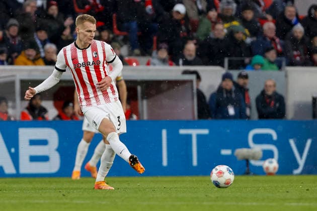 Philipp Lienhart (SC Freiburg, 03) mit einem Pass , Deutschland, Fussball, 1. Bundesliga, 16.Spieltag, 2025 2026, SC Freiburg vs. Hamburger SV, 10.01.2026, Freiburg im Breisgau Europa-Park Stadion Deutschland Copyright: xGrantxHubbsx