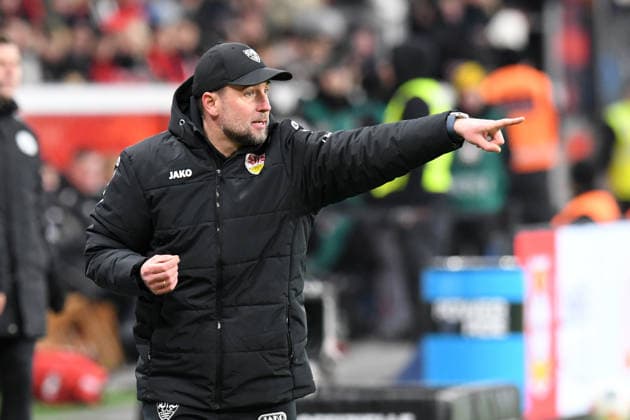 Trainer Sebastian Hoeness ( VFB Stuttgart ) gibt Anweisungen. GER, Bayer 04 Leverkusen vs VFB Stuttgart, Fussball, Bundesliga, 16. Spieltag, Spielzeit 2025 2026, 10.01.2026 DFL REGULATIONS PROHIBIT ANY USE OF PHOTOGRAPHS AS IMAGE SEQUENCES AND OR QUASI-VIDEO GER, Bayer 04 Leverkusen vs VFB Stuttgart, Fussball, Bundesliga, 16. Spieltag, Spielzeit 2025 2026, 10.01.2026 Leverkusen Copyright: xEibner-Pressefoto ThomasxThienelx EP_TTL