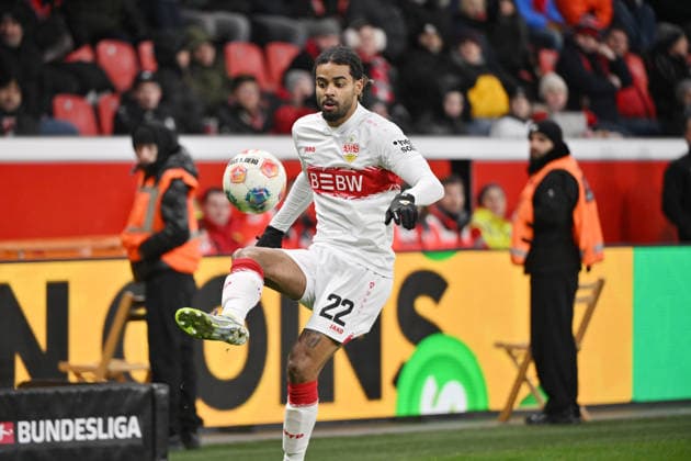 Lorenz Assignon (VfB Stuttgart) 10.01.2026, Fussball 1. Bundesliga, Saison 2025 2026, 16. Spieltag, Bayer 04 Leverkusen - VfB Stuttgart 1:4 DFL regulations prohibit any use of photographs as image sequences and or quasi-video Leverkusen BayArena Nordrhein Westfalen Deutschland