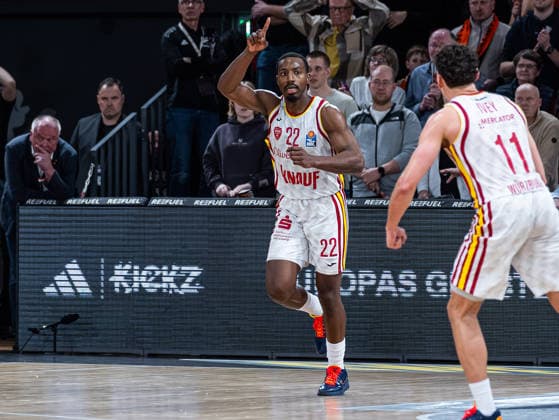 Johnathan Stove (Fitness First Wuerzburg Baskets, 22) jubelt RASTA Vechta vs. Fitness First Wuerzburg Baskets, Basketball, easyCredit Basketball Bundesliga, 15. Spieltag, Saison 2025 2026, 11.01.2026 RASTA Vechta vs. Fitness First Wuerzburg Baskets, Basketball, easyCredit Basketball Bundesliga, 15. Spieltag, Saison 2025 2026, 11.01.2026 Vechta Copyright: xEibner-Pressefoto DamianxKruczynx EP_DKI