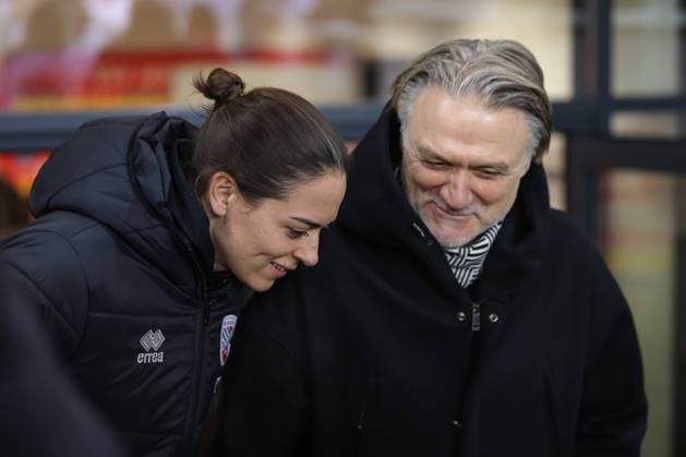 3. Liga; SSV Jahn Regensburg - FC Ingolstadt 04; vor dem Spiel Cheftrainerin Sabrina Wittmann (FCI) und Geschäftsführers Dietmar Beiersdorfer (FCI Kommunikation) 3. Liga - FC Ingolstadt 04 SSV Jahn Regensburg Saison 2025 2026 Rückspiel