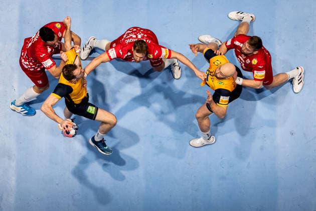 260121 Felix Claar and Oscar Bergendahl of Sweden against Zvonimir Srna, David Mandic and Zlatko Rauzan of Croatia during the EHF European Handball Championship preliminary round match between Sweden and Croatia on January 21, 2026 in Malmö. Photo: Petter Arvidson BILDBYRAN kod PA PA1130 handball handboll handball handbolls-em 2026 sverige sweden croatia kroatien ehf european handball championship bbeng grappa33 Copyright: PETTERxARVIDSON BB260121PA247