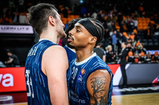 Neu Ulm, Deutschland, 24.01.26: Ryan Miksell (MLP Academics Heidelberg) und Michael Weathers (MLP Academics Heidelberg) gestikuliert, gestik waehrend des Basketball Bundesliga Spiels zwischen ratiopharm ulm vs MLP Academics Heidelberg in der ratiopharm Arena am 24. Januar 2026 in Neu Ulm, Deutschland. (Foto von Harry Langer DeFodi Images) ratiopharm Arena, Germany, 24.01.26: Ryan Miksell (MLP Academics Heidelberg) und Michael Weathers (MLP Academics Heidelberg) gestures during the Basketball Bundesliga match between ratiopharm ulm vs MLP Academics Heidelberg at Neu Ulm on January 24, 2026 in ratiopharm Arena, Germany. (Photo by Harry Langer DeFodi Images) (Photo by Harry Langer DeFodi Images) -