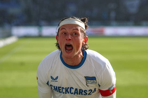 Reese Fabian (Hertha BSC, 11) mit Jubelschrei nach seinem Treffer zum 1:1 Ausgleich, Karlsruher SC vs. Hertha BSC, 2. Bundesliga, 19. Spieltag, 2025 2026, 24.01.2026, DFL REGULATIONS PROHIBIT ANY USE OF PHOTOGRAPHS AS IMAGE SEQUENCES AND OR QUASI-VIDEO, Karlsruher SC vs. Hertha BSC, 2. Bundesliga, 19. Spieltag, 2025 2026, 24.01.2026 Karlsruhe Copyright: xEibner-Pressefoto JanxPrihodax EP_JPA