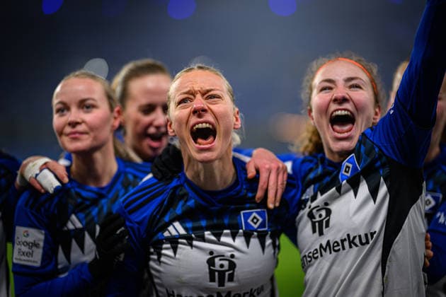 Fußball I Frauen I Saison 2025-2026 I Bundesliga I 15. Spieltag I Hamburger SV - SGS Essen I 25.01.2026 Sophie Hillebrand (22, Hamburger SV), Lotta Wrede (32, Hamburger SV) Hamburg Volksparkstadion Hamburg Deutschland Copyright: xLobecax xHenningxRohlfsx
