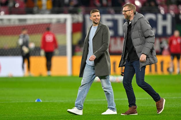 Leipzig, Red Bull Arena, 17.11.25, GER, Herren, Qualifikation WM 2026, Deutschland - Slowakei Bild: v.li. Christoph KRAMER und Per MERTESACKER UEFA regulations prohibit any use of photographs as image sequences and or quasi-video. Sachsen Deutschland
