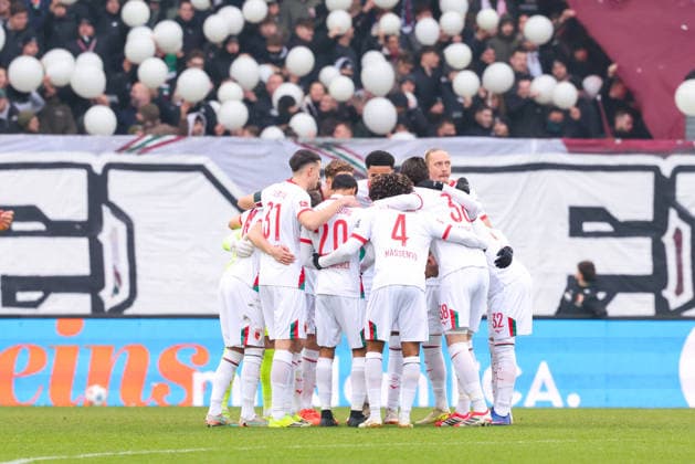 Team (FC Augsburg), Spielerkreis beim Spiel zwischen FC Augsburg v FC St.Pauli, Fußball, Herren, Bundesliga, 2025 2026, 20.Spieltag am 31.01.2026 in Augsburg, WWK-Arena. DFL and DFB regulations prohibit any use of photographs as image sequences and or quasi-video. Bayern Deutschland