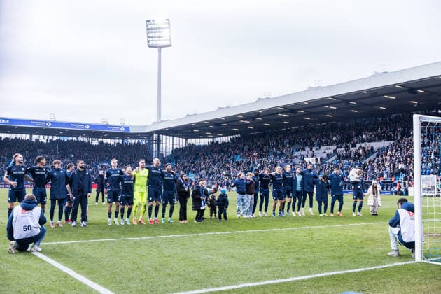 2. Fussball Bundesliga, VfL Bochum - FC Schalke 04; 31.01.2026 Die Spieler des VfL Bochum feiern den Sieg mit den Fans vor der Kurve 2. Fussball Bundesliga, VfL Bochum - FC Schalke 04, Bochum, VONONVIA Ruhrstadion, 31.01.2026 DFL REGULATIONS PROHIBIT ANY USE OF PHOTOGRAPHS AS IMAGE SEQUENCES AND OR QUASI-VIDEO. Copyright: xBEAUTIFULxSPORTS Wunderlx