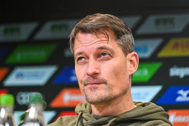 GER, 1. FBL, FC Augsburg vs FC St. Pauli 31.01.2026, WWK-Arena, Augsburg, GER, 1. FBL, FC Augsburg vs FC St. Pauli, im Bild Alexander Blessin (FC St. Pauli), Pressekonferenz nach Spielende