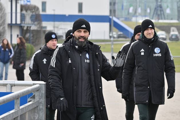 Trainer Miron Muslic (FC Schalke 04), rechts Adin Osmanbasic (Co Trainer FC Schalke 04) 03.02.2026, Fussball 2. Bundesliga, Saison 2025 2026, Training FC Schalke 04 Gelsenkirchen Nordrhein Westfalen Deutschland