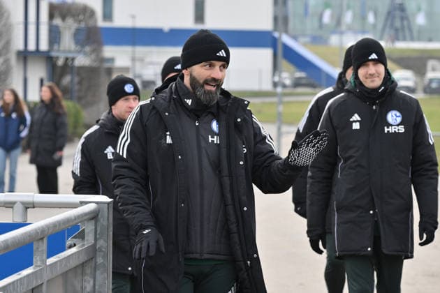 Trainer Miron Muslic (FC Schalke 04), rechts Adin Osmanbasic (Co Trainer FC Schalke 04) 03.02.2026, Fussball 2. Bundesliga, Saison 2025 2026, Training FC Schalke 04 Gelsenkirchen Nordrhein Westfalen Deutschland