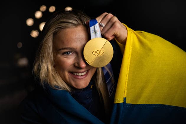 260207 Frida Karlsson of Sweden poses for a portrait with her Olympic gold medal at a press meet after the women™s 20 km skiathlon cross-country skiing during day 1 of the 2026 Winter Olympics on February 7, 2026 in Val di Fiemme. Photo: Maxim ThorÃ BILDBYRAN kod MT MT0963 skidor cross-country skiing langrenn Olympic Games, Olympische Spiele, Olympia, OS olympics winter olympics os ol olympiska spel vinter-os olympiske leker milano cortina 2026 milan cortina 2026 milano cortina 2026 olympic games milano cortina 2026 winter olympic games milano cortina-os milano cortina-ol vinter-ol 1 bbeng sverige pressträff porträtt portrait Copyright: MAXIMxTHORE BB260207MT184